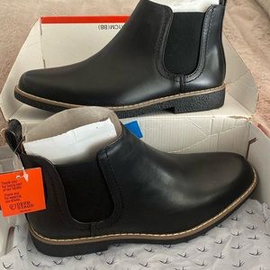 New black boots unused from Deer Stgs